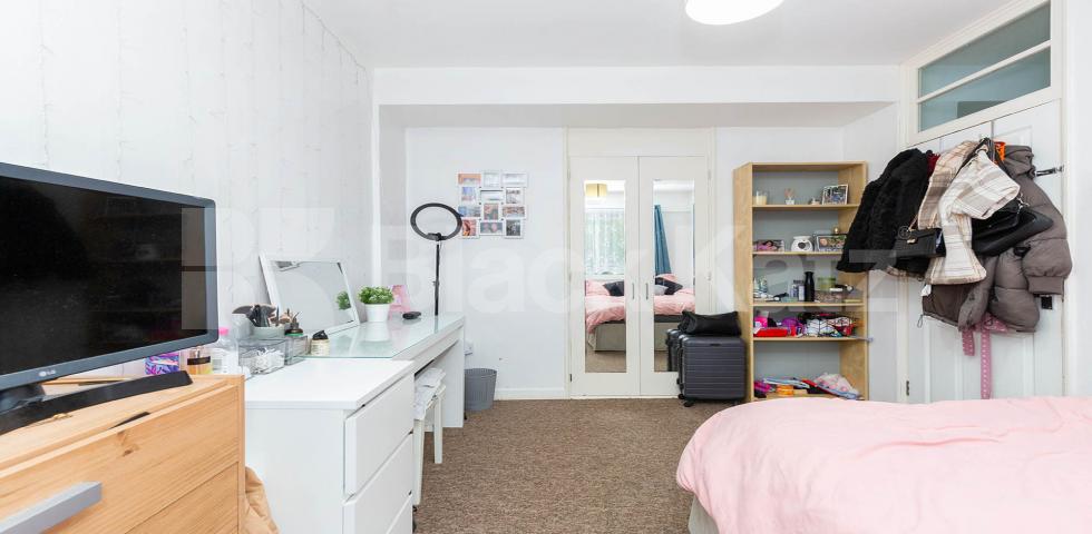 			CLOSE TO CITY UNI, 3 Bedroom, 1 bath, 1 reception Apartment			 Agdon Street EC1, CLERKENWELL